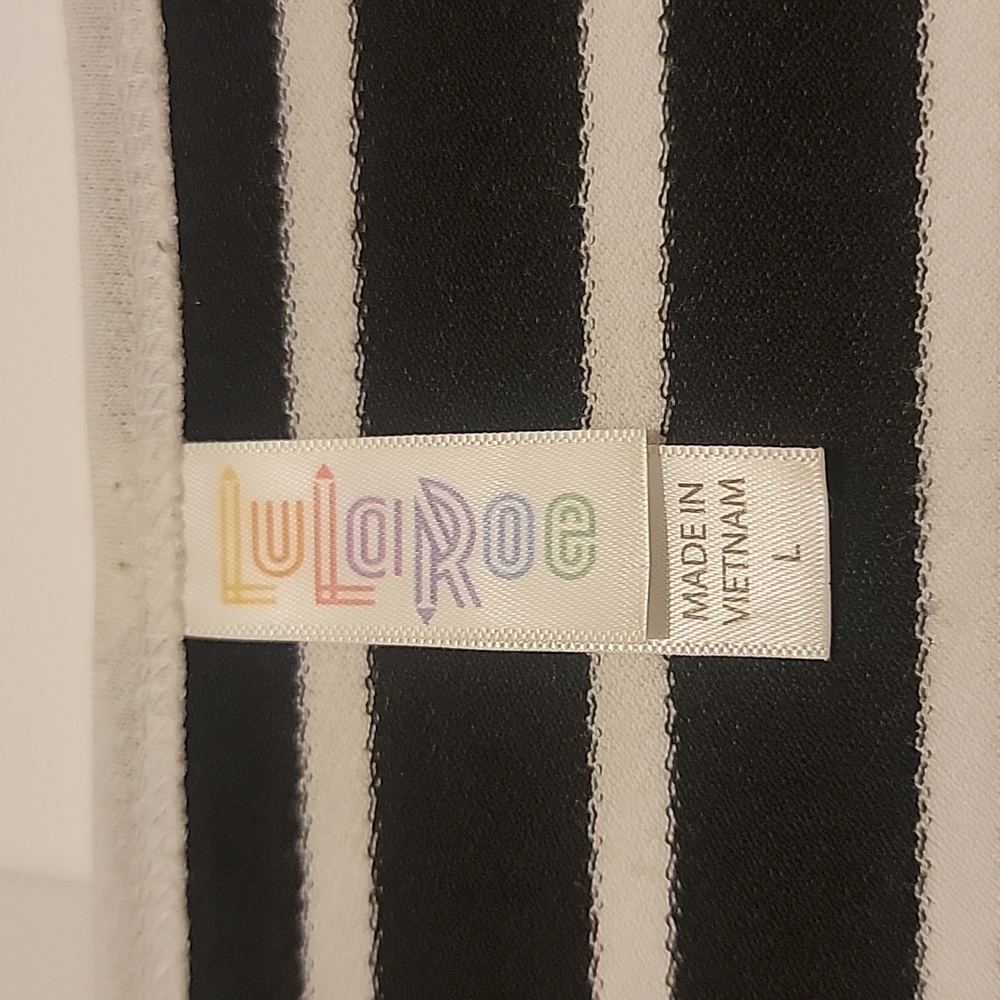 LuLaRoe Long Sleeve Top Size Lareg Black And White Stripes - Picture 5 of 6